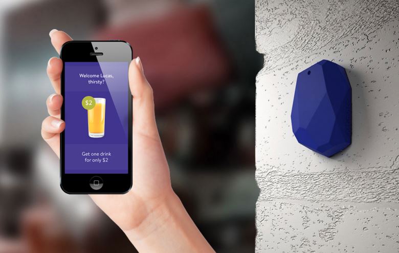 La Rebelión de los iBeacons por @pmunoz08 1 El iBeacon en la pared detecta el móvil y envía la información_iBeacons