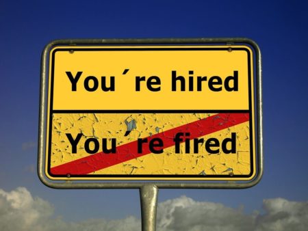 ¿Por qué hay tanto paro juvenil en España? 2 cartel-you-are-fired