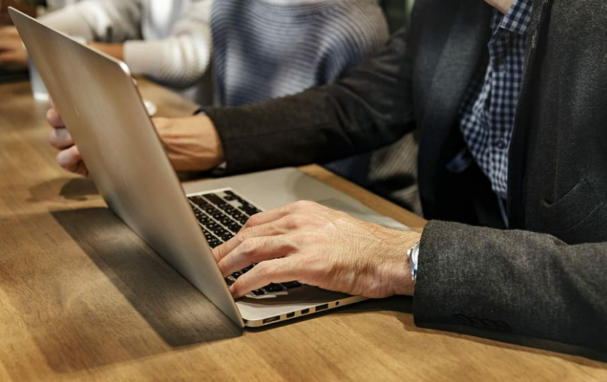 Selección de víctimas y pretextos en ataque de ingeniería social 2 víctimas en ataque de ingeniería social