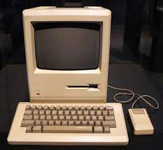 Historia de Apple: Los 5 hitos clave que revolucionaron la tecnología 3 Macintosh