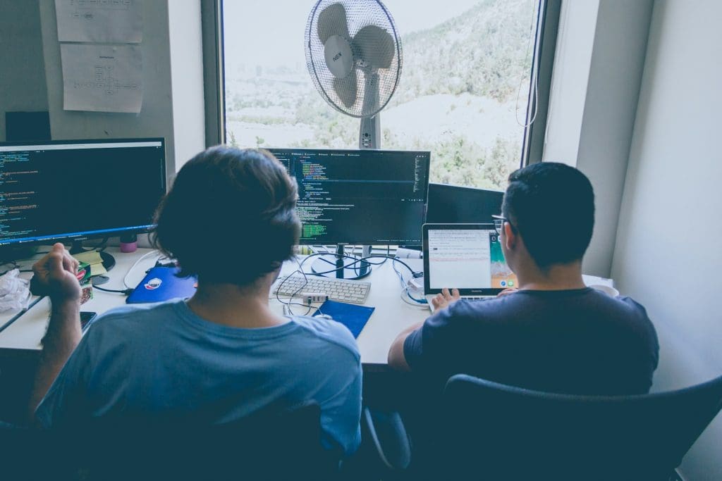 Los tipos de hackers que existen en 2025 1 Hackers éticos (White Hat Hackers)