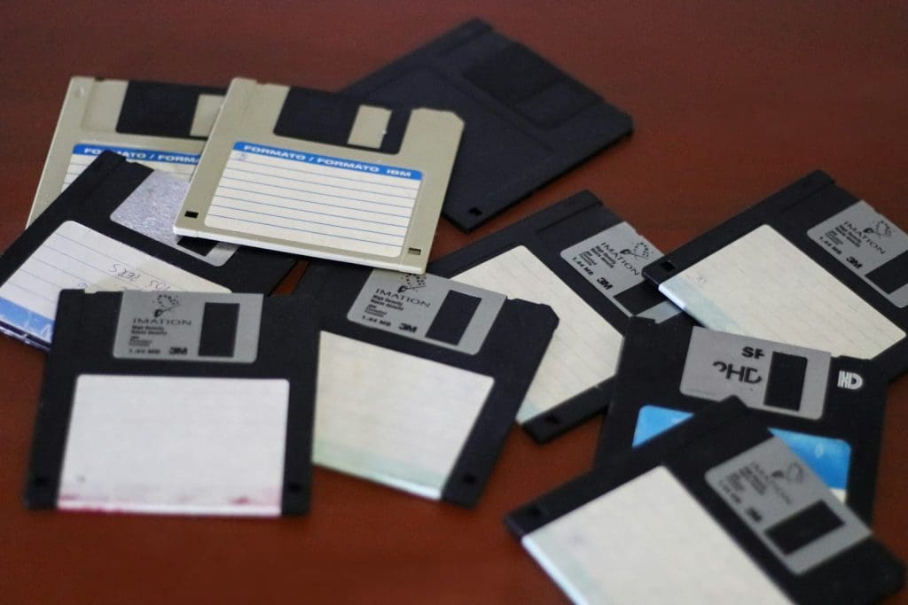 ¿Qué es el hardware externo y qué componentes incluye? 7 discos externos