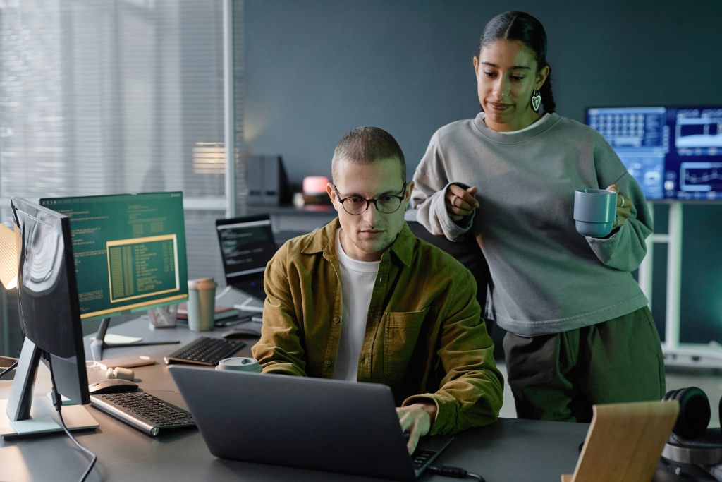 Trabajo como programador sin experiencia: 7 pasos para conseguir tu primer empleo 1 Trabajo como programador sin experiencia