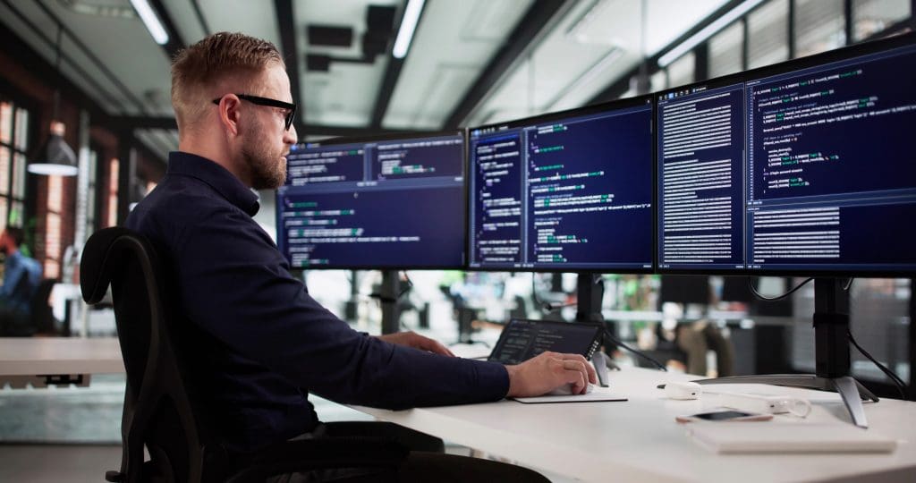 Del full stack al π-shaped engineer: así está cambiando el perfil que contrata el mercado tech 1 Del full stack al π-shaped engineer