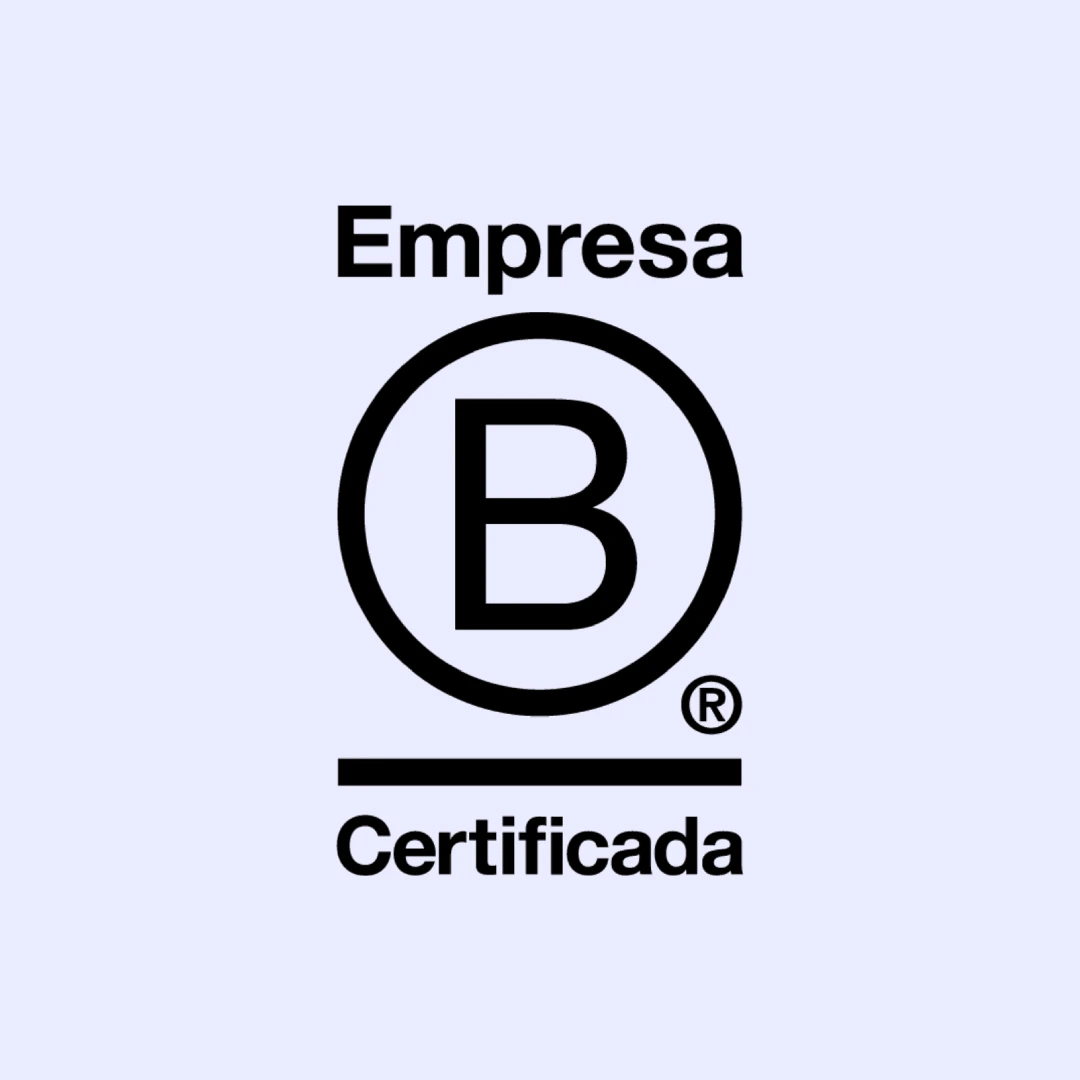 Equipo diverso colaborando en una empresa